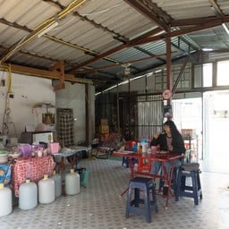 อาหารตามสั่งซอยข้างปั้ม ปตท.หน้าเทคโน