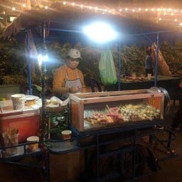 ลูกชิ้นทอด ป้าป๋อง (หน้าสนามกีฬา)