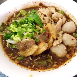 ซดเส้นก๋วยเตี๋ยวเรือ