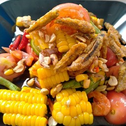 ตำไทยข้าวโพดปลากรอบ