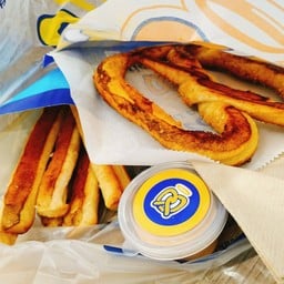 Auntie Anne's กาดฝรั่ง วิลเลจ
