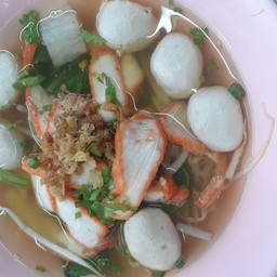 เกาเหลา หมูแดง ลูกชิ้น