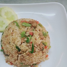 กระเพราหมูสับ คลุกข้าว