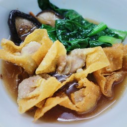 เกี๊ยวกรอบราดหน้า