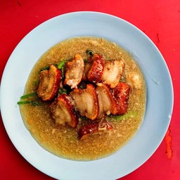 ราดหน้าหมูกรอบ เส้นหมี่
