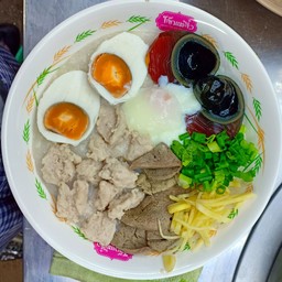 โจ๊กหมูไข่สามอย่าง