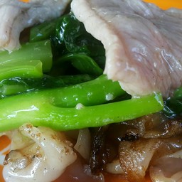 ราดหน้าเส้นใหญ่ หมูหมัก