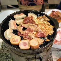 Party กุ้งย่างเนย หมูย่างชีส ชาบูหม้อดิน รัชดา