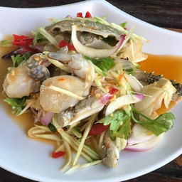 ยำปูม้าดองน้ำปลาเป็นหนึ่งเมนูที่ทางร้านอยากแนะนำค่ะรสชาติแซ่บจัดจ้าน