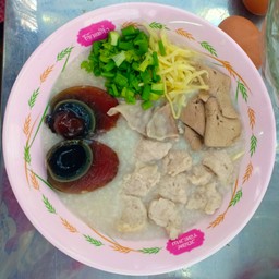 โจ๊กหมูไข่เยี่ยวม้า