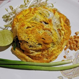 ผัดไทห่อไข่