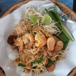 ร้านผัดไทคู่สร้าง