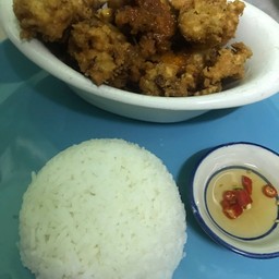 ข้าวราดแกงมัสมั่นไก่ทอด