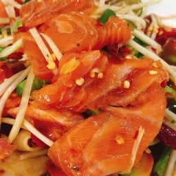 ตำปลาแซลมอนมีเส้น