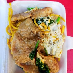 ผัดซีอิ๊วหมู เส้นโซบะ