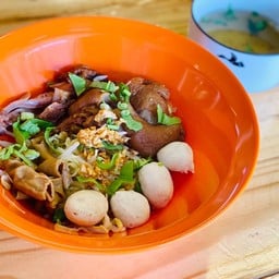 ก๋วยเตี๋ยวขาหมู