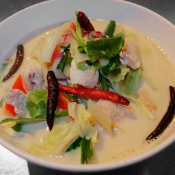 ต้มข่าไก่