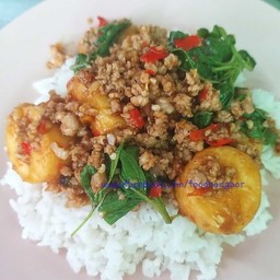 กระเพราเต้าหู้ กับข้าว