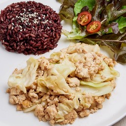 ข้าวไรซ์เบอรี่ + กะหล้ำปลีผัดน้ำปลา Stir fried cabbage