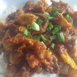 ข้าวพริกเผาไก่กรอบ