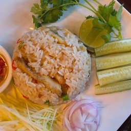 ข้าวผัดปลาสลิดทรงเครื่อง