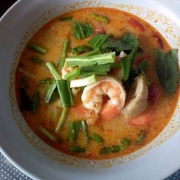 ตามสั่งหน้าคอนโดพลัม