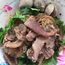 ก๋วยเตี๋ยวเนื้อ ลูกชิ้นแชมป์