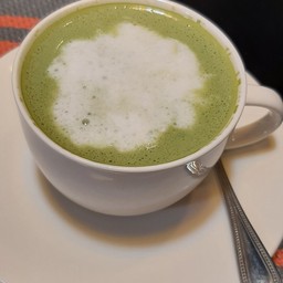 ชาเขียวนมสด ร้อน