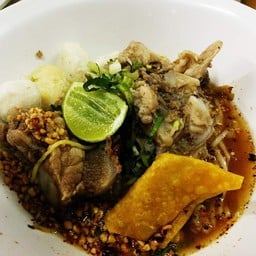ร้านก๋วยเตี๋ยวต้มยำชาวบ้าน เทิดราชัน 19