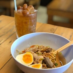 ก๋วยเตี๋ยวไทยนิยม ลาดกระบัง