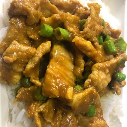 ข้าวพริกแกงใต้หมูชิ้น