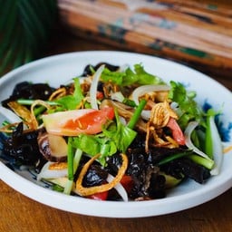 ยำเห็ดหอมกับเห็ดหูหนู