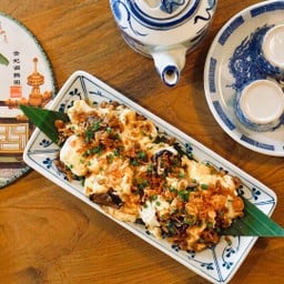 ไข่นุ่มผัดไชโป้วหอม