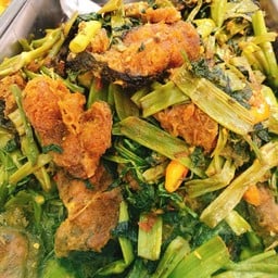 ผัดเผ็ดปลาดุกผักบุ้ง(กับข้าว)🥗🍚