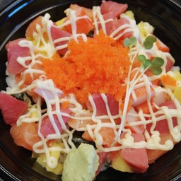 ข้าวหน้ารวมซาชิมิ Rice sushi with Mix fish