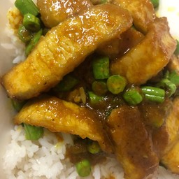 ข้าวพริกแกงใต้คอหมูย่าง