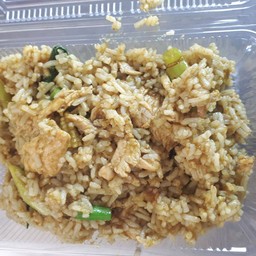 ข้าวผัดพริกแกงเขียวหวาน ไก่