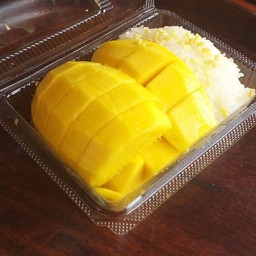 ชุดข้าวเหนียวมูลกับมะม่วงน้ำดอกไม้