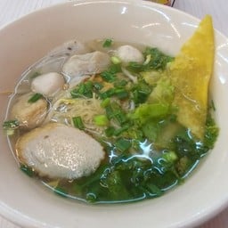ก๋วยเตี๋ยวลูกชิ้นปลานายใบ้ (เฮียสุ) เลียบเมืองนนท์