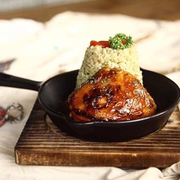 ข้าวผัดเพสโต้ไก่อบ BBQ