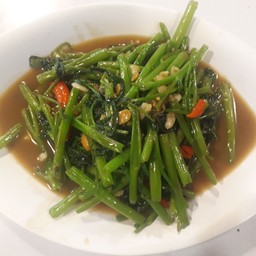 ผัดผักบุ้งไฟแดง