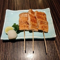 ปลาแซลมอนช่วงท้องเสียบไม้ย่าง