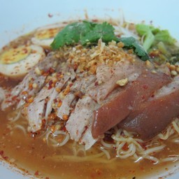 บะหมี่ต้มยำขาหมู