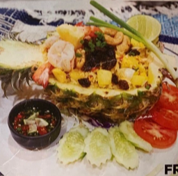 [อร่อยซ่ากับโค้ก] ข้าวผัดสับปะรด +  โค้ก ออริจินัล (กระป๋อง) 