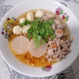 ย็นตาโฟทรงเครื่องสองหนุ่ม