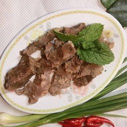 เนื้อวัวลวก