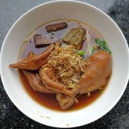 ก๋วยเตี๋ยวไก่ตุ๋นโอ่งมังกร