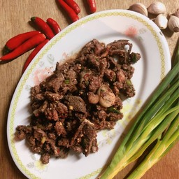 ลาบเนื้อสุกขม