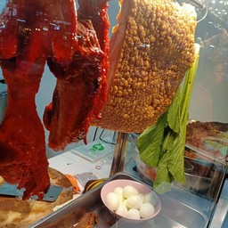 หมูแดง ผสม หมูกรอบ