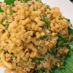 ข้าวกะเพราคลุกหมูสับไข่ดาว